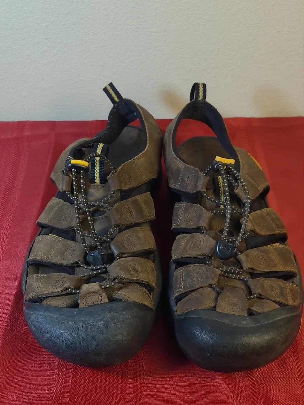 Keen Newport H2 Brown Men Closed-Toe Leather Hiking Sandals with Yellow Accents